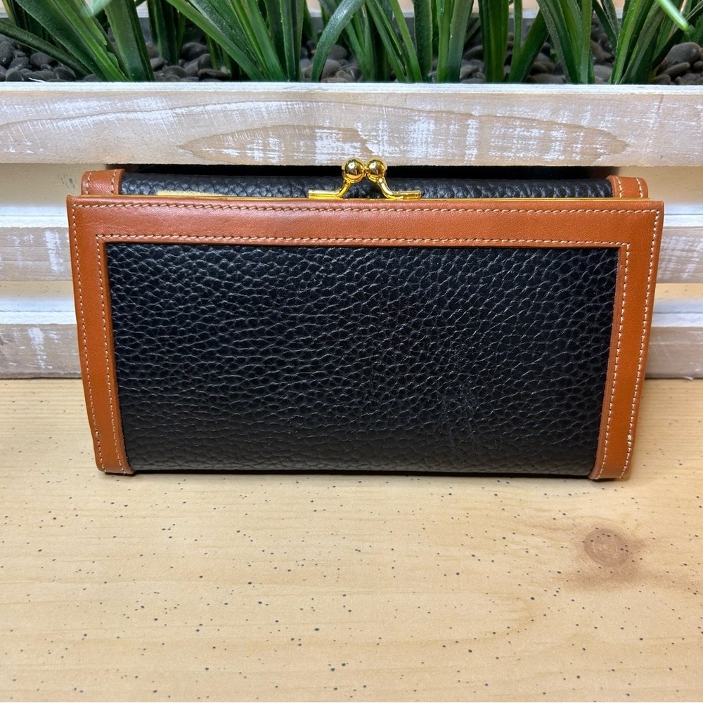Hato Hasi | Pebble Grain Continental Clutch in Black / Brown Leather - Picture 2 of 15